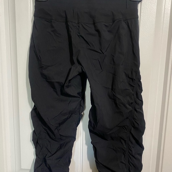 Ivivva studio crops‎ size 10 euc - Picture 2 of 3